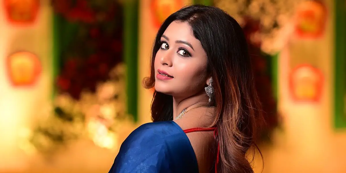 বাগদান সারলেন ঋতাভরী